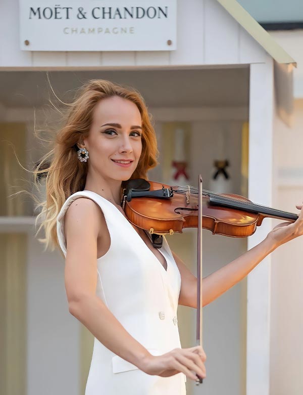 Violinist for Corporate Events Barcelona play at Moet Chandon